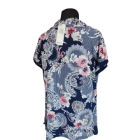 Bluzka z lejącym dekoltem typu woda - wzory florystyczne